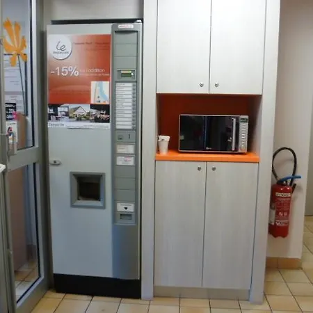 Première Classe Strasbourg Sud - *