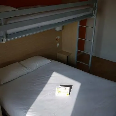 Première Classe Strasbourg Sud - *