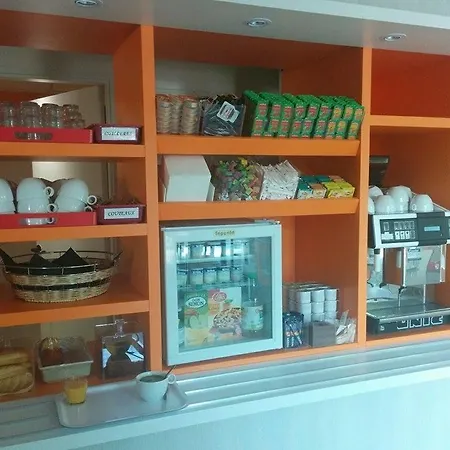 Première Classe Strasbourg Sud - *